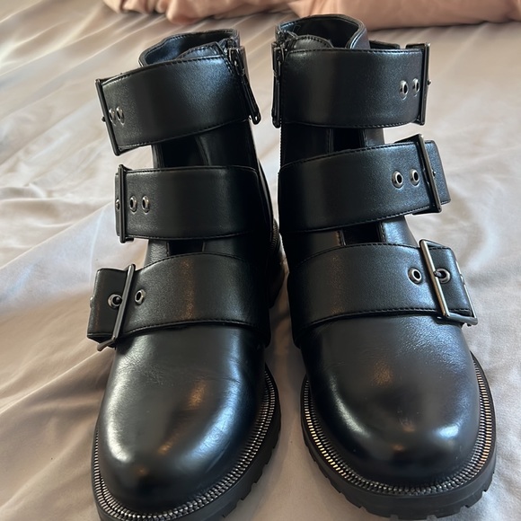NWOB Blondo Waterproof Buckle Booties - Black Leather - Picture 2 of 7